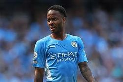 Ferdinand hối thúc MU mua Sterling