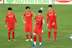 'Phi công' bị Ngọc Trinh tố ngoại tình được ông Park đưa lên tập cùng Quang Hải, Công Phượng