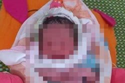 Ra vườn hái rau, người phụ nữ phát hiện bé trai bị bỏ rơi trong túi nylon