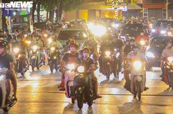 Biển người đêm Trung thu: Bài học cảnh báo cho tâm lý xả hơi sau giãn cách