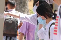 Điểm chuẩn đại học tăng 'phi mã', nên bỏ quy định cộng điểm ưu tiên?