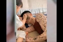 Clip: Đừng ngủ khi con bạn còn thức