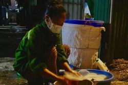 Cuộc sống hồi sinh nơi lán trại gần 300 công nhân xây dựng