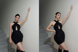 Lương Thùy Linh mặc váy yếm khoét sâu, tạo dáng ở cầu thang sang chảnh vô đối