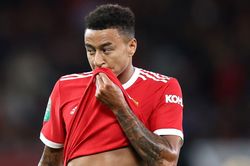 Cúp Liên đoàn Anh: Man Utd thua sốc, Chelsea thắng vất vả