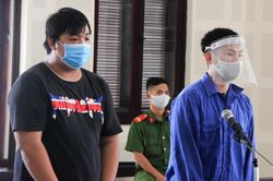 Hai người phải ngồi tù vì mang dao đi đòi chó