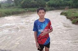 'Người hùng' lớp 7 cứu bé gái 8 tuổi khỏi dòng nước chảy xiết