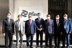 Chủ tịch nước Nguyễn Xuân Phúc thăm và làm việc tại Công ty Pfizer