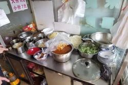 Trung Quốc: Sốc với cửa hàng trộn thuốc phiện vào đồ ăn cho thực khách