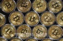 Bitcoin giảm gần 5% khi Trung Quốc siết chặt quản lý giao dịch tiền số