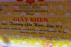 Bí mật 'động trời' đằng sau tấm giấy khen đạt giải nhì học sinh giỏi cấp trường của nam sinh lớp 9