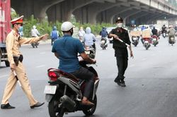 Kiểm soát gần 17 nghìn lượt phương tiện qua 22 chốt của Thủ đô