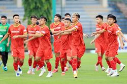 Các cầu thủ U23 Việt Nam nỗ lực cạnh tranh suất tham dự vòng loại U23 châu Á