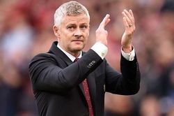 Solskjaer đổ lỗi cho Klopp sau khi MU không được hưởng penalty