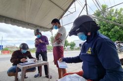 Đà Nẵng cho rời thành phố, hàng loạt người dân vẫn 'mắc kẹt' ở chốt kiểm soát