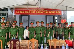 Bàn giao nhà 'Nghĩa tình đồng đội' tại thị xã An Khê