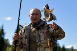 Tổng thống Putin đi câu cá ở Siberia