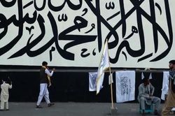 Kinh hoàng thi thể tội phạm bắt cóc bị Taliban treo giữa quảng trường làm 'bài học'
