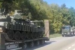 Căng thẳng bùng phát, khí tài quân sự được phát hiện gần biên giới Kosovo
