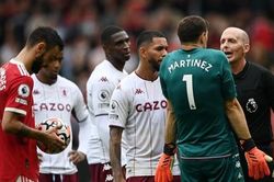 Thủ môn Aston Villa chơi đòn tâm lý khiến sao M.U đá hỏng penalty