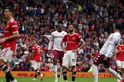 Bruno Fernandes sút hỏng 11m vì áp lực Ronaldo
