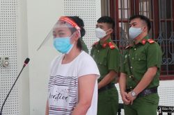 'Nữ quái' với tuyệt chiêu giấu ma túy trong áo ngực