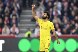 Salah cán mốc lịch sử trong ngày Liverpool hòa đội bóng tân binh