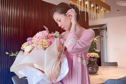 Lệ Quyên bị nghi có 'tin vui' trong hình ảnh kỷ niệm 1 năm yêu tình trẻ Lâm Bảo Châu?