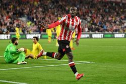 Liverpool bị cưa điểm sau màn rượt đuổi nghẹt thở