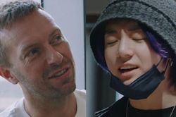 Jungkook BTS sung sướng với phản hồi của Chris Martin Coldplay