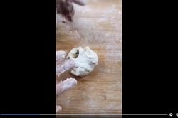 Clip: Pha làm bánh 'đi vào lòng đất' của cô nàng 'yêu bếp'