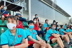 ĐT nữ Việt Nam rộng cửa đi tiếp; Ba thánh địa 'trên bàn giấy' khiến SVĐ Mỹ Đình phải… lác mắt