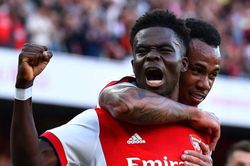 Arsenal hồi sinh mạnh mẽ, cuốn phăng Tottenham