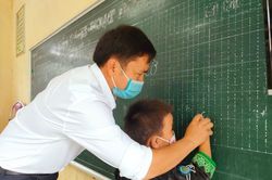 Sáng con chữ nơi bản Mông