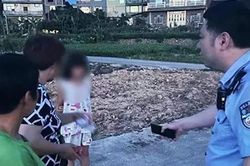 Sự thật xót xa về bé gái 'bị bắt cóc' khiến dân mạng rơi nước mắt