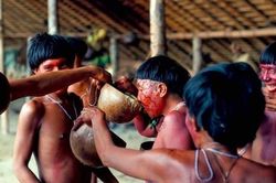 Hãi hùng với bộ lạc uống xương cốt của người đã khuất