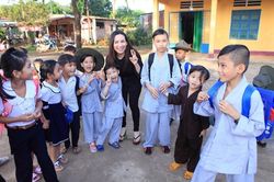 Phi Nhung mất khán giả nghẹn ngào nhắc lại câu nói của bà xã Bằng Kiều: Các con mồ côi, lại mồ côi lần 2