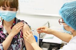 Trưa 28/9: Cả nước đã tiêm trên 40,2 triệu liều vaccine COVID-19; Trốn xét nghiệm làm lây lan dịch ở Đồng Nai sẽ bị xử lý hình sự