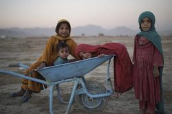 Cuộc sống người dân Afghanistan thay đổi ra sao dưới 'bầu trời' Taliban?