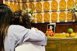 Con gái ruột Phi Nhung đăng cáo phó chính thức và làm lễ cầu siêu cho mẹ tại Mỹ