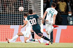 Messi nói gì sau siêu phẩm đầu tiên cho PSG