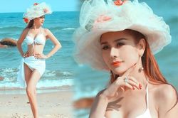 Lâm Khánh Chi 'ăn mày quá khứ', đi biển vẫn quyết phải mặc lộng lẫy như công chúa