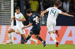 Cuối cùng Messi cũng 'lên tiếng' ở Paris