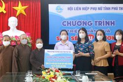 Tiếp nhận ủng hộ chương trình 'Triệu phần quà san sẻ yêu thương'