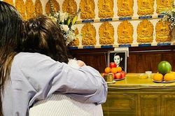 Con gái tổ chức lễ cầu siêu cho Phi Nhung ở Mỹ