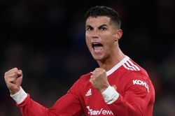 Ronaldo nhận mưa lời khen