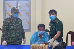 Bắt đối tượng vận chuyển 2,2kg nữ trang nghi là vàng qua biên giới