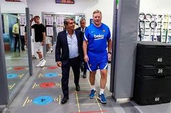 Barca sẽ họp bàn về tương lai Koeman, các cầu thủ không muốn 'thay tướng'