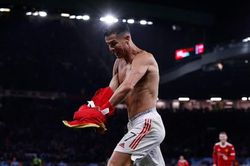 HLV Solskjaer: 'Ronaldo còn trên sân nghĩa là chúng tôi vẫn còn cơ hội'