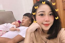 Phan Văn Đức báo tin vui sắp có em bé thứ hai